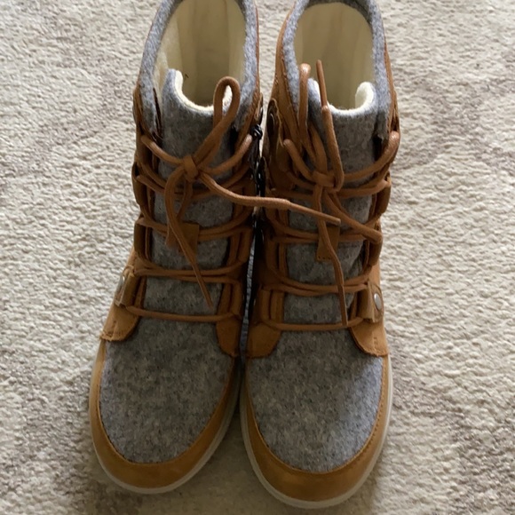 - NEW- Sorel Explorer Joan boots - Picture 6 of 11